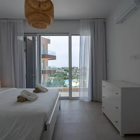 Elegant With Pool View Klorakas