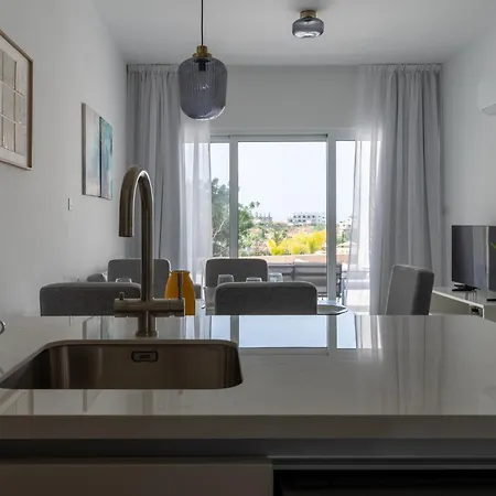 Villa Elegant With Pool View