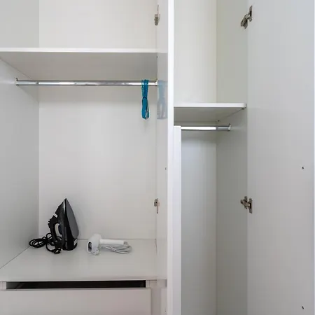 Stylish Poolside At Paphos * Hlóraka