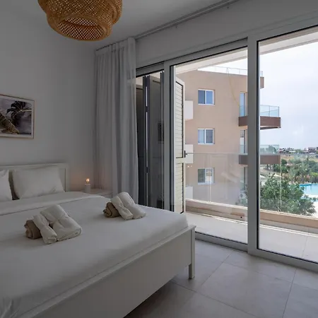 Elegant With Pool View