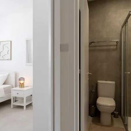 Villa Stylish Poolside At Paphos *