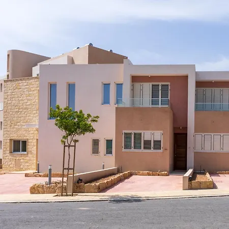 Stylish Poolside At Paphos Klorakas