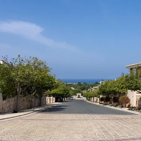 Stylish Poolside At Paphos Villa *