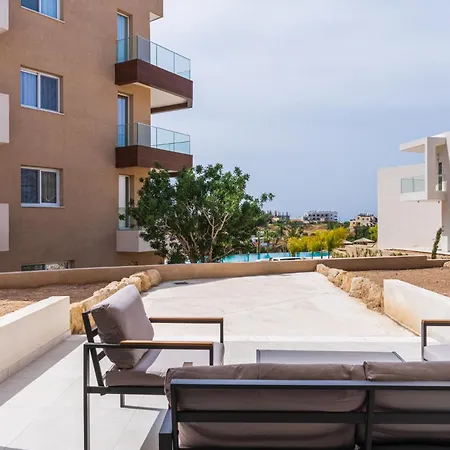 Stylish Poolside At Paphos * Klorakas