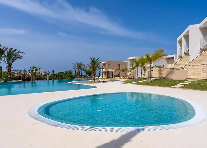Stylish Poolside At Paphos * Klorakas