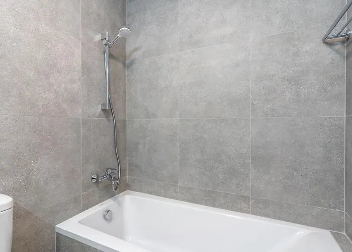 Vila Stylish Poolside At Paphos Klorakas