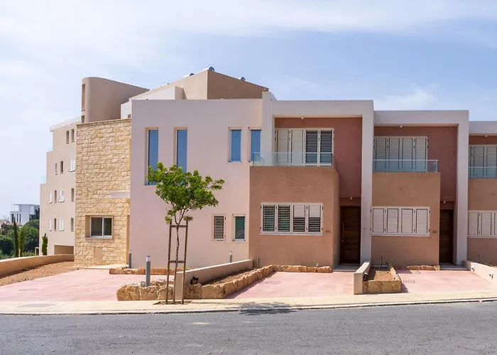 Stylish Poolside At Paphos Klorakas