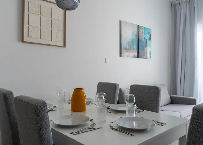 Stylish Poolside At Paphos * Klorakas