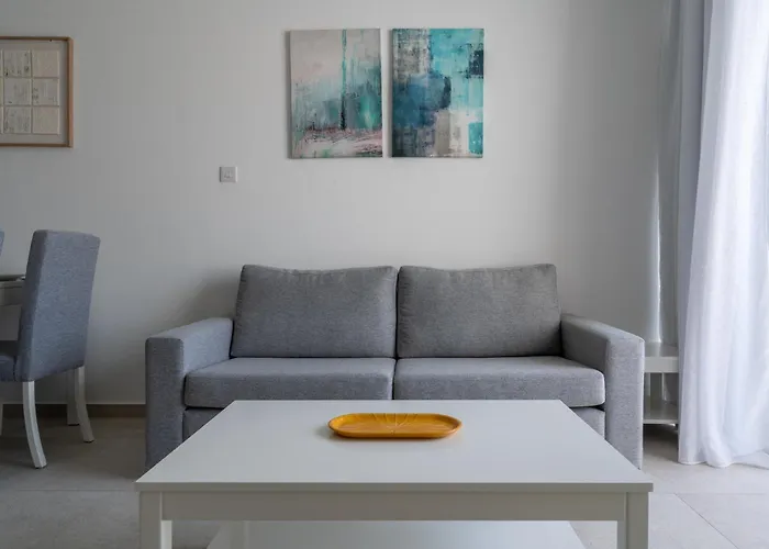 Villa Stylish Poolside At Paphos *