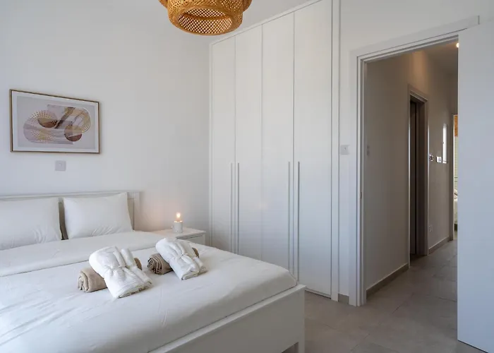 Stylish Poolside At Paphos Klorakas