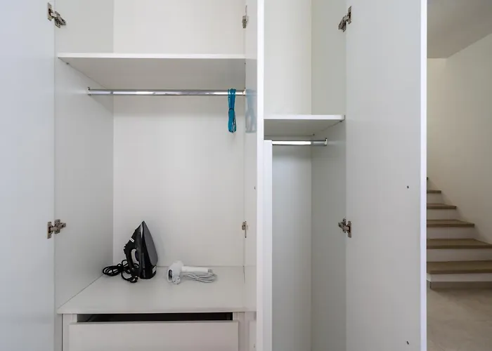 Stylish Poolside At Paphos * Klorakas