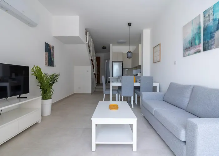 Stylish Poolside At Paphos Villa *