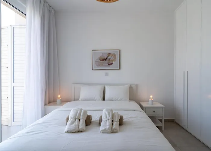 Stylish Poolside At Paphos * Klorakas