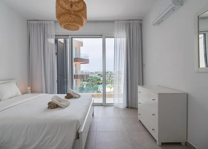 Stylish Poolside At Paphos Klorakas